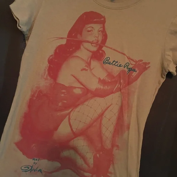 Olivia - Bettie Page Tee - Picture 3 of 8
